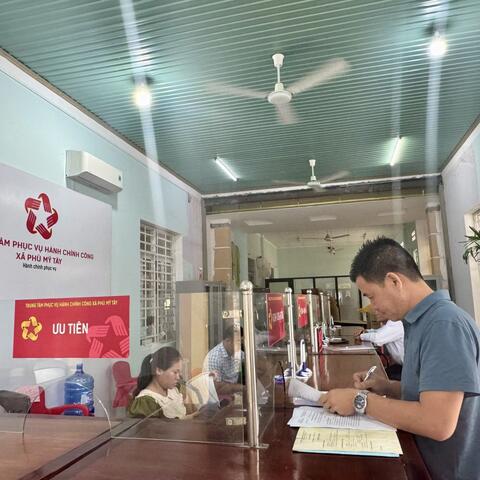 Trung tâm phục vụ Hành chính công xã Phù Mỹ Tây: Nỗ lực, trách nhiệm vì Nhân dân