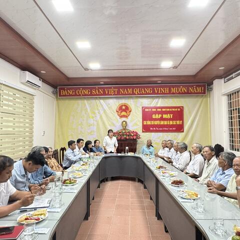 Xã Phù Mỹ Tây tổ chức Gặp mặt các đồng chí nguyên lãnh đạo xã qua các thời kỳ